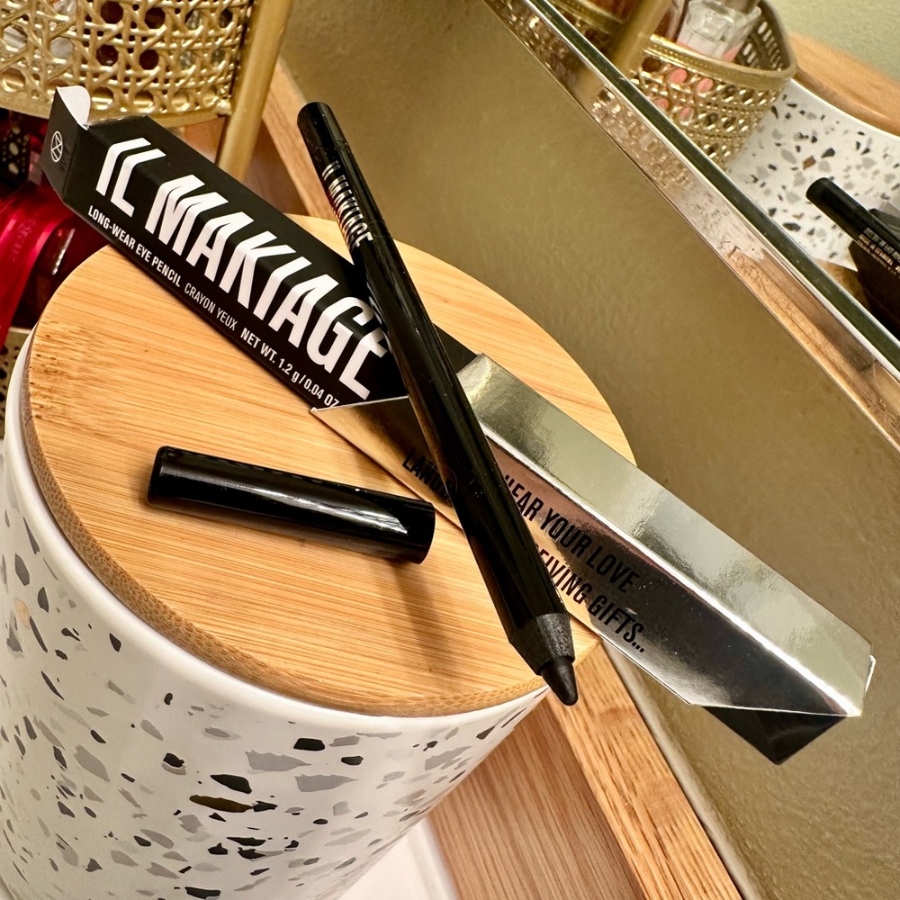 IL MAKIAGE Long Wear Eye Pencil